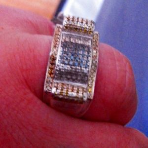 I'm selling a diamond ring